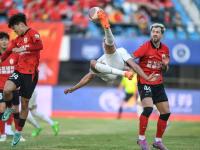 IM电竞投注平台-雄狮球员士气高昂，迅速打破对手抵抗