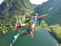 IM电竞投注平台-孤勇者的逆袭，汉密尔顿独扛大旗，哈斯车队横扫阿斯顿马丁的背后