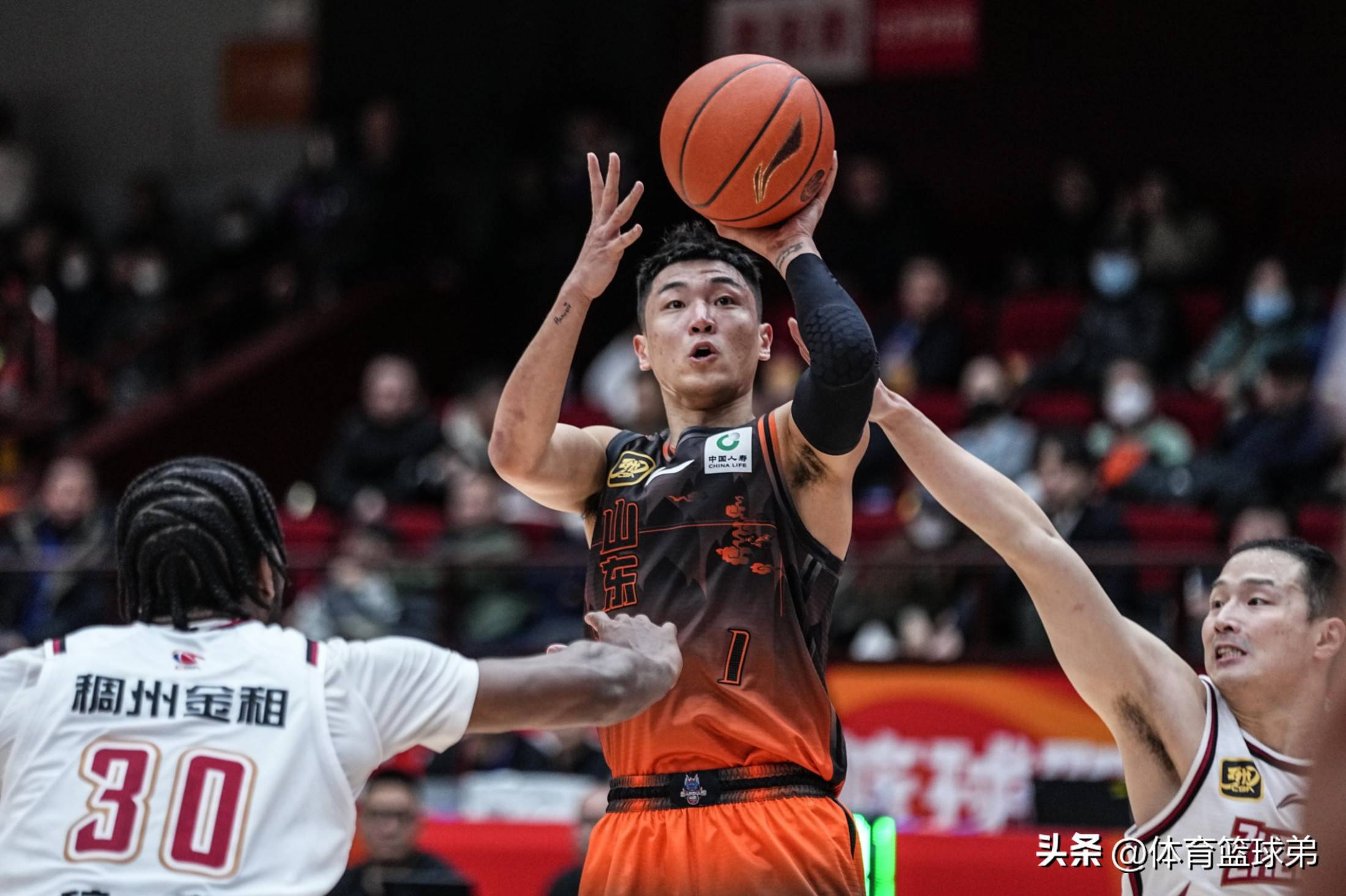 球员才华盛开：全球顶尖篮球锋线之争的简单介绍