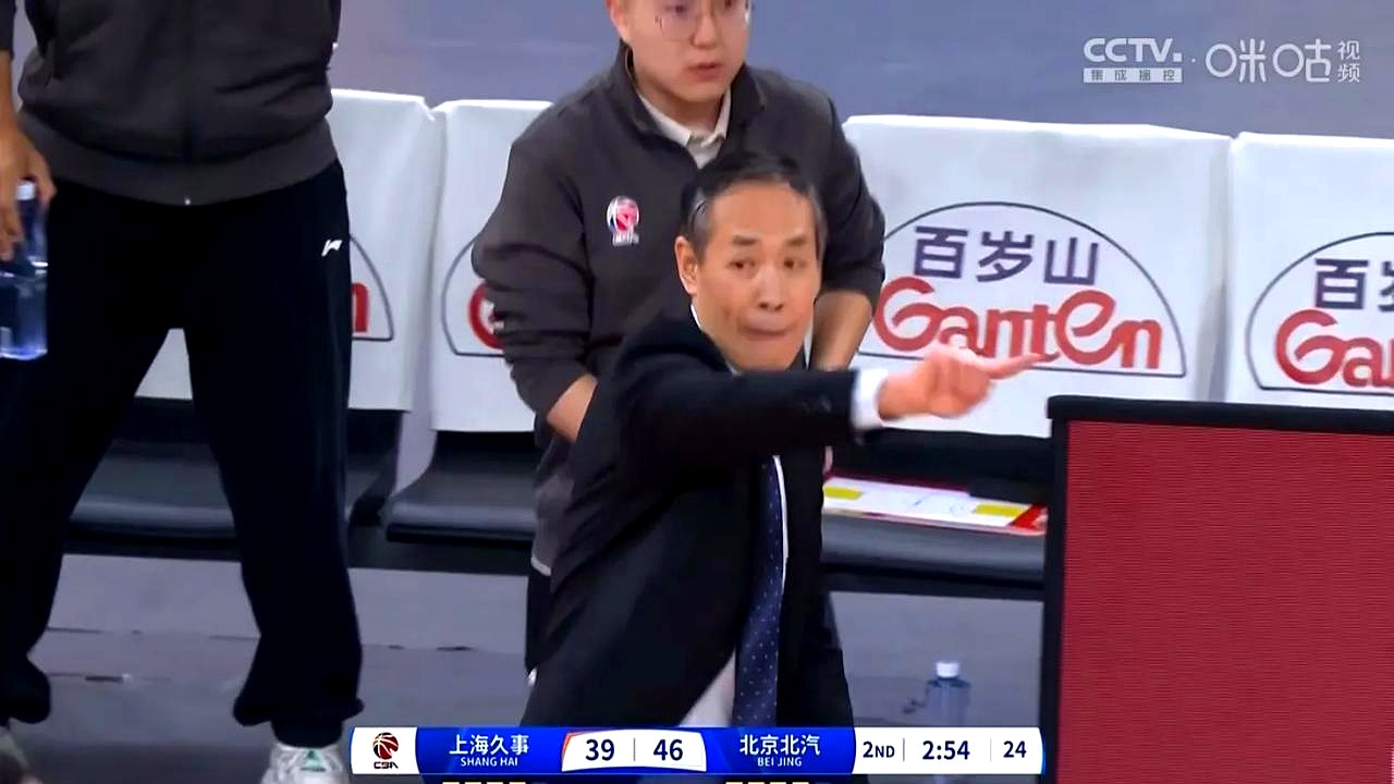 上海男篮全队发挥出色，轻松击败福建队，士气高涨的简单介绍