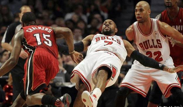 公牛主教授调整战术，大比分逆转击败对手的简单介绍