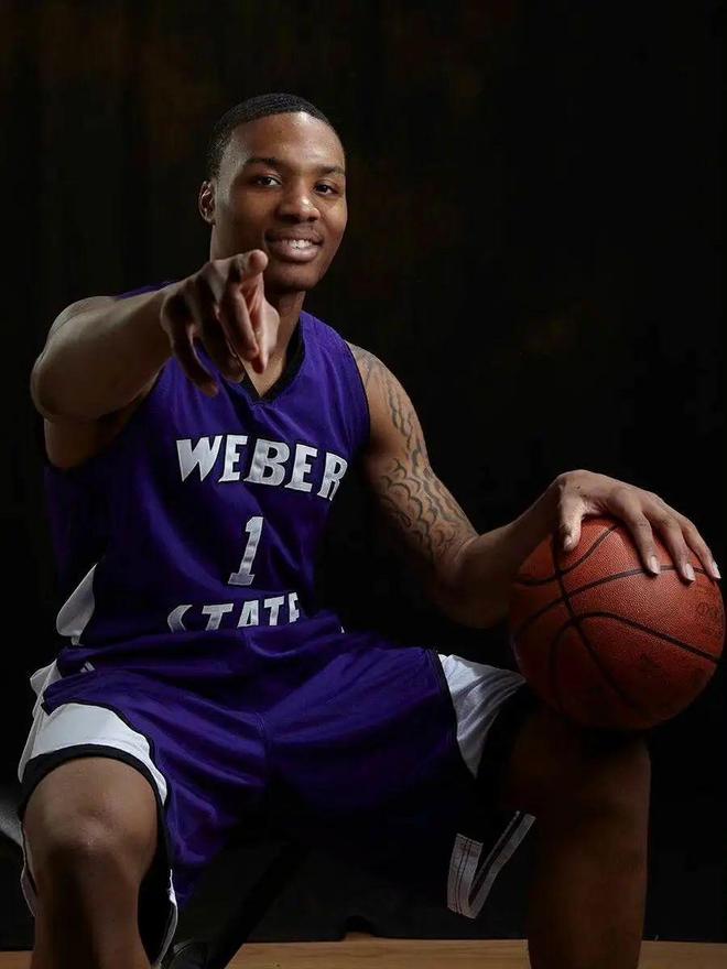 包含开拓者逆转子弹，利拉德末节关键上演绝杀的词条