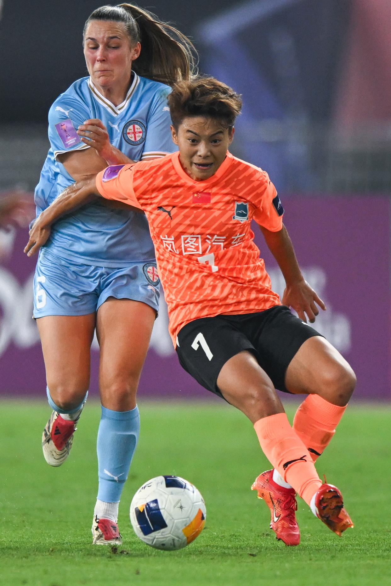 关于女足冠军联赛场面壮观，球员实力过人的信息