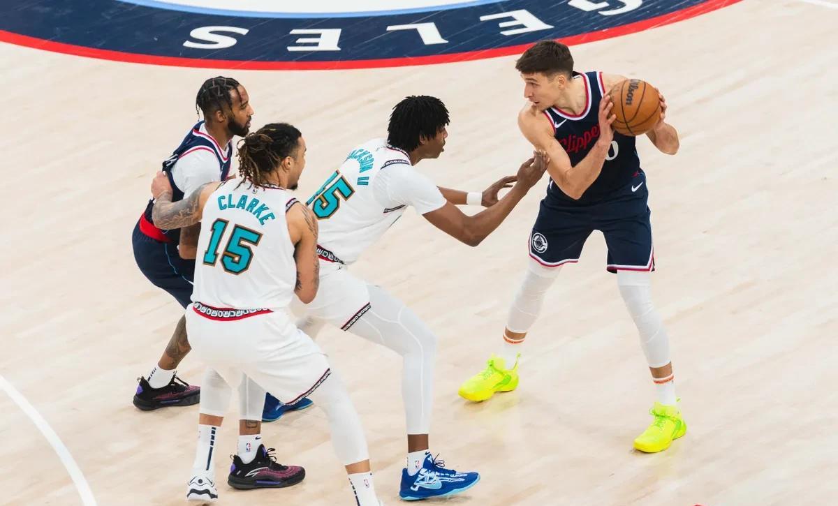 战术调整带来意想不到的效果，球队取得胜利