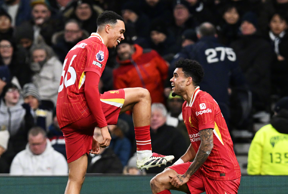 关于利物浦客场大胜，紧咬英超榜首位置的信息