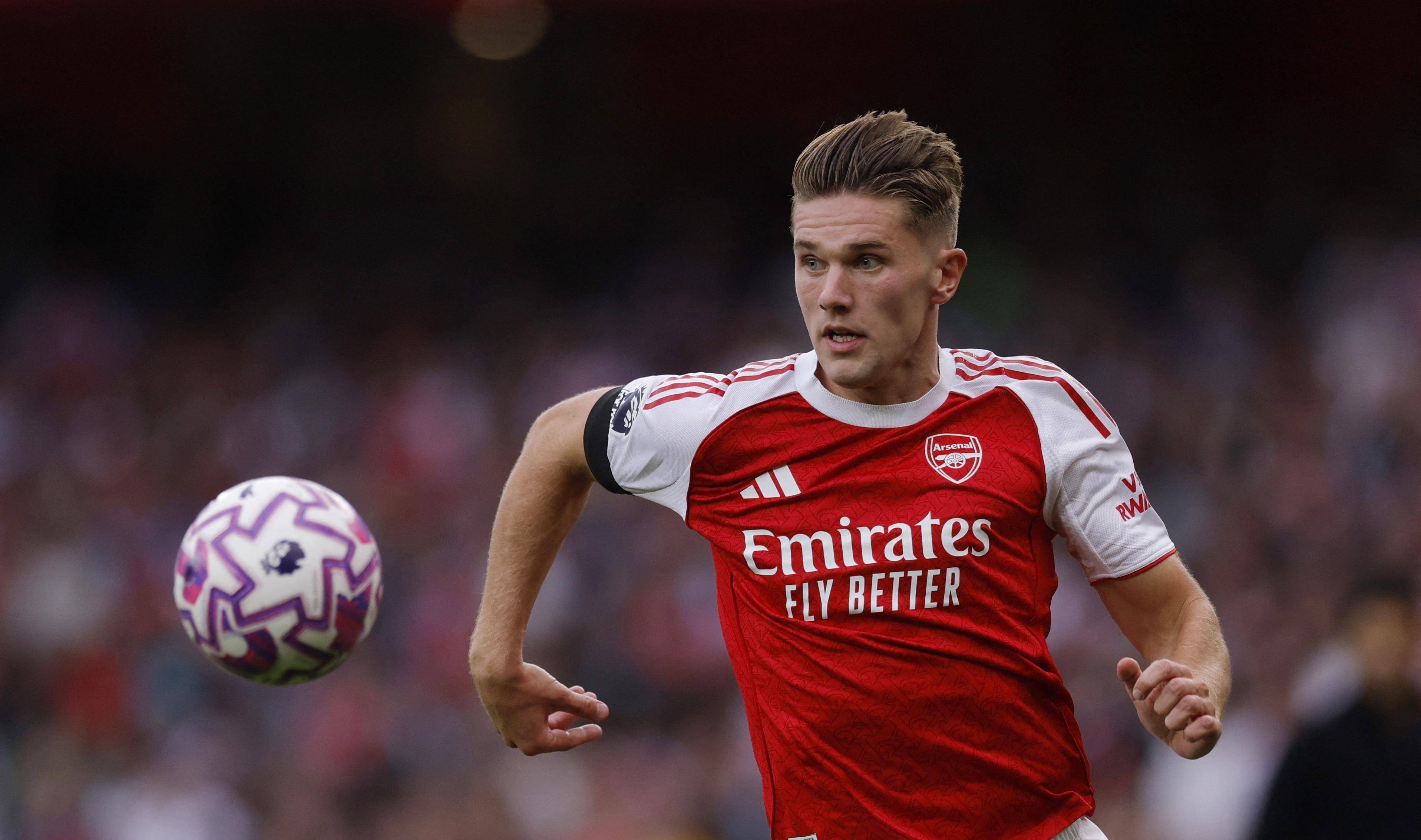 关于利物浦客场大胜，紧咬英超榜首位置的信息