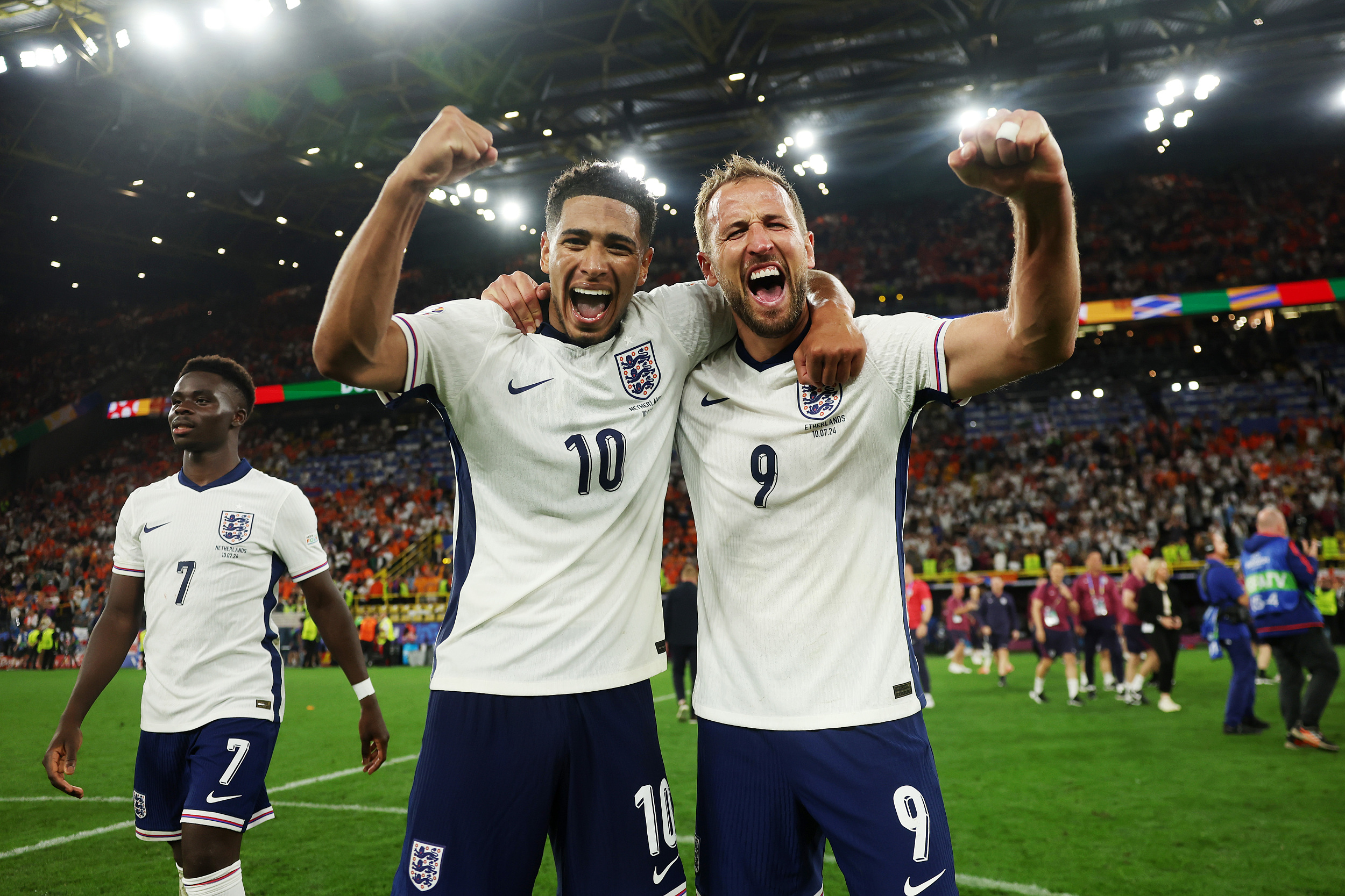 关于英格兰击败瑞士，跻身欧国联顶级联赛的信息