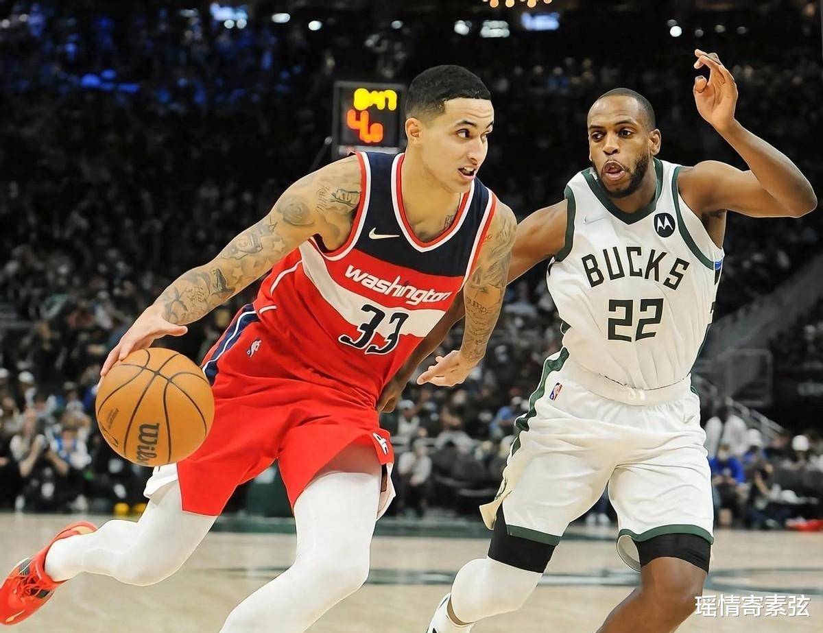 包含神奇三分！雄鹿球员从外线连中多球的词条