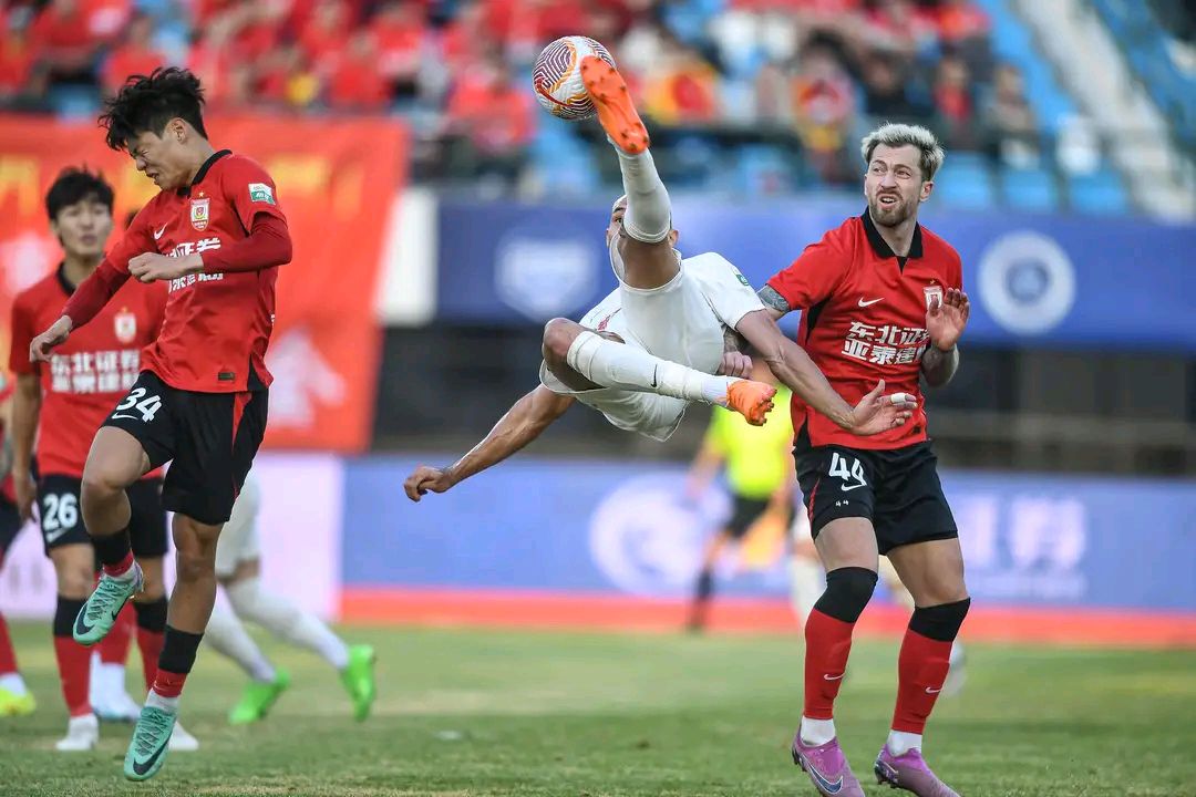 雄狮球员士气高昂，迅速打破对手抵抗