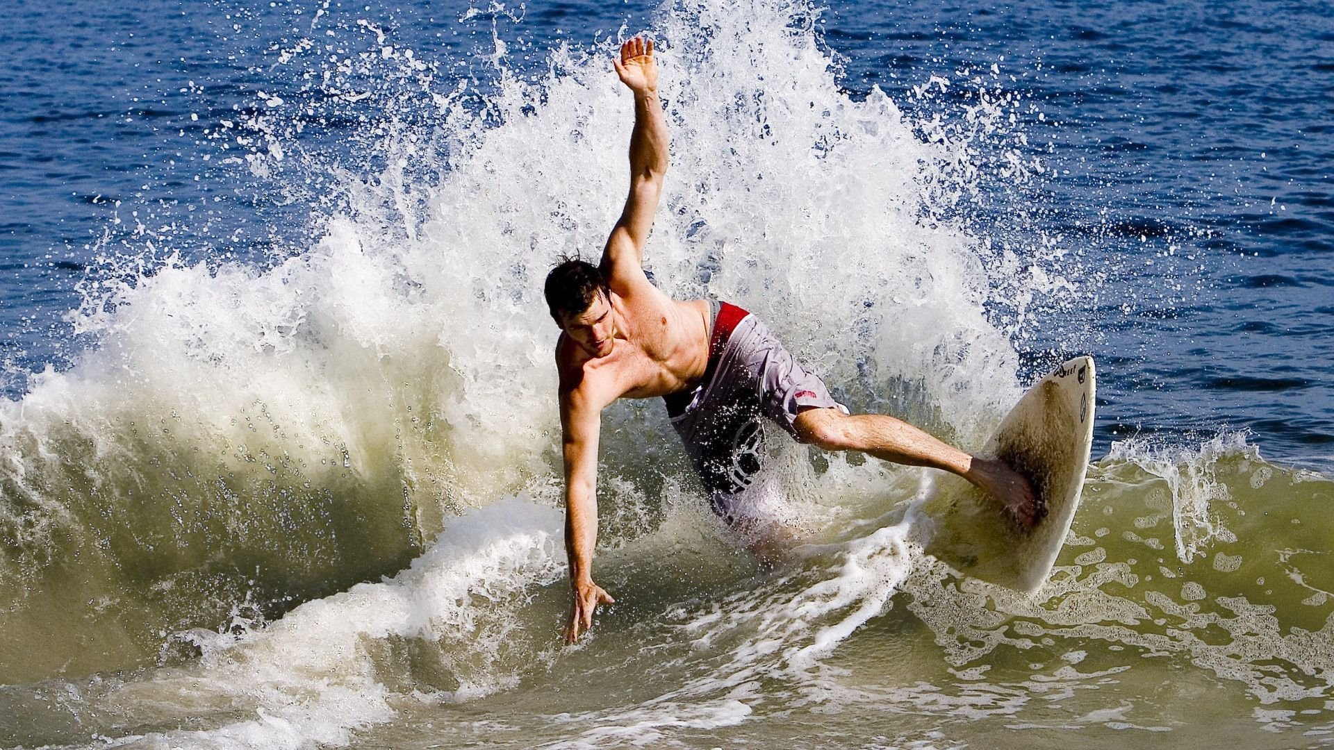 世纪对决，布伦森接管年度焦点战，湖人巅峰对决险胜尼克斯