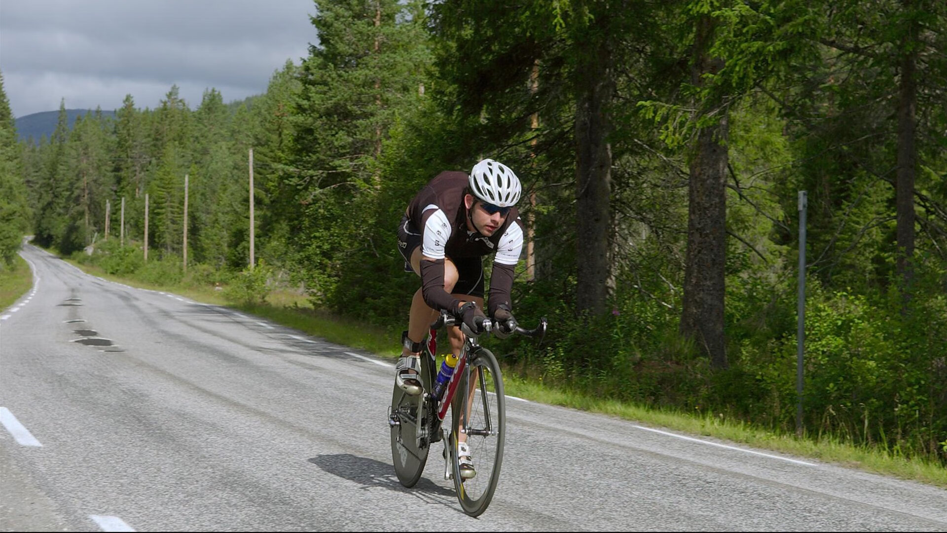 足球的双面叙事,塞内加尔轻取瑞典的战术启示与凯恩欧冠半决赛的个人英雄主义